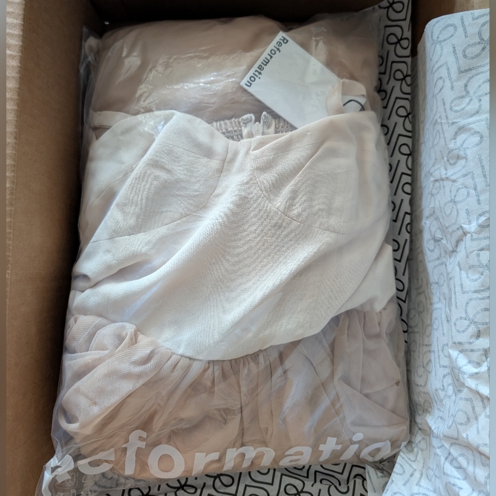 NWT Reformation Esmarie Dress In Prosecco/Biscotti - Size 2